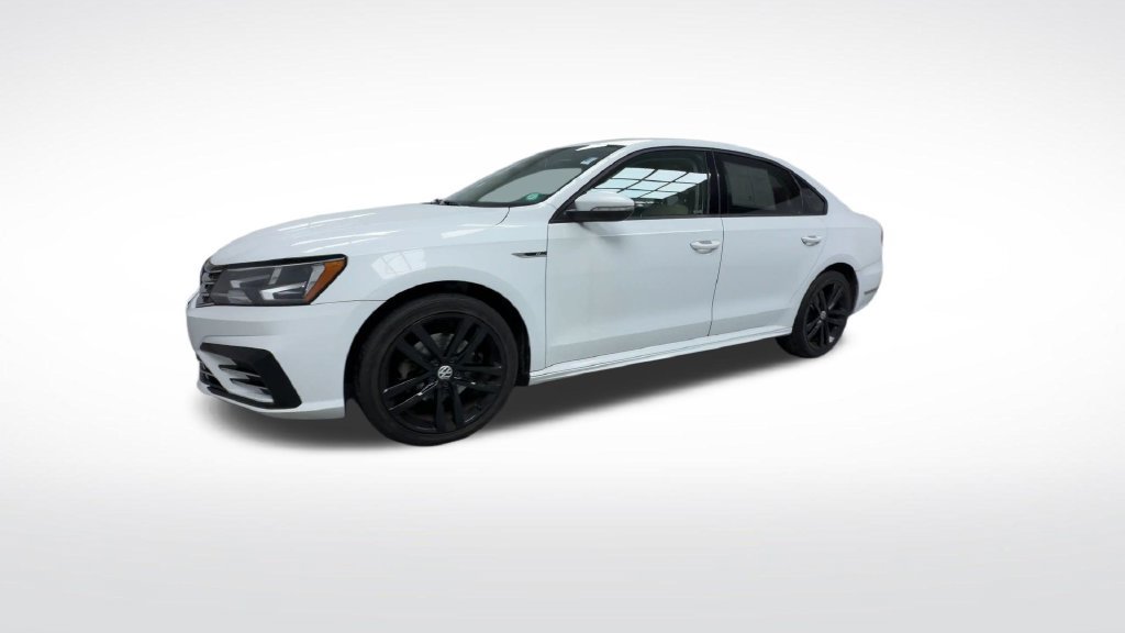 Used 2018 Volkswagen Passat 2.0T R-Line FWD image 4