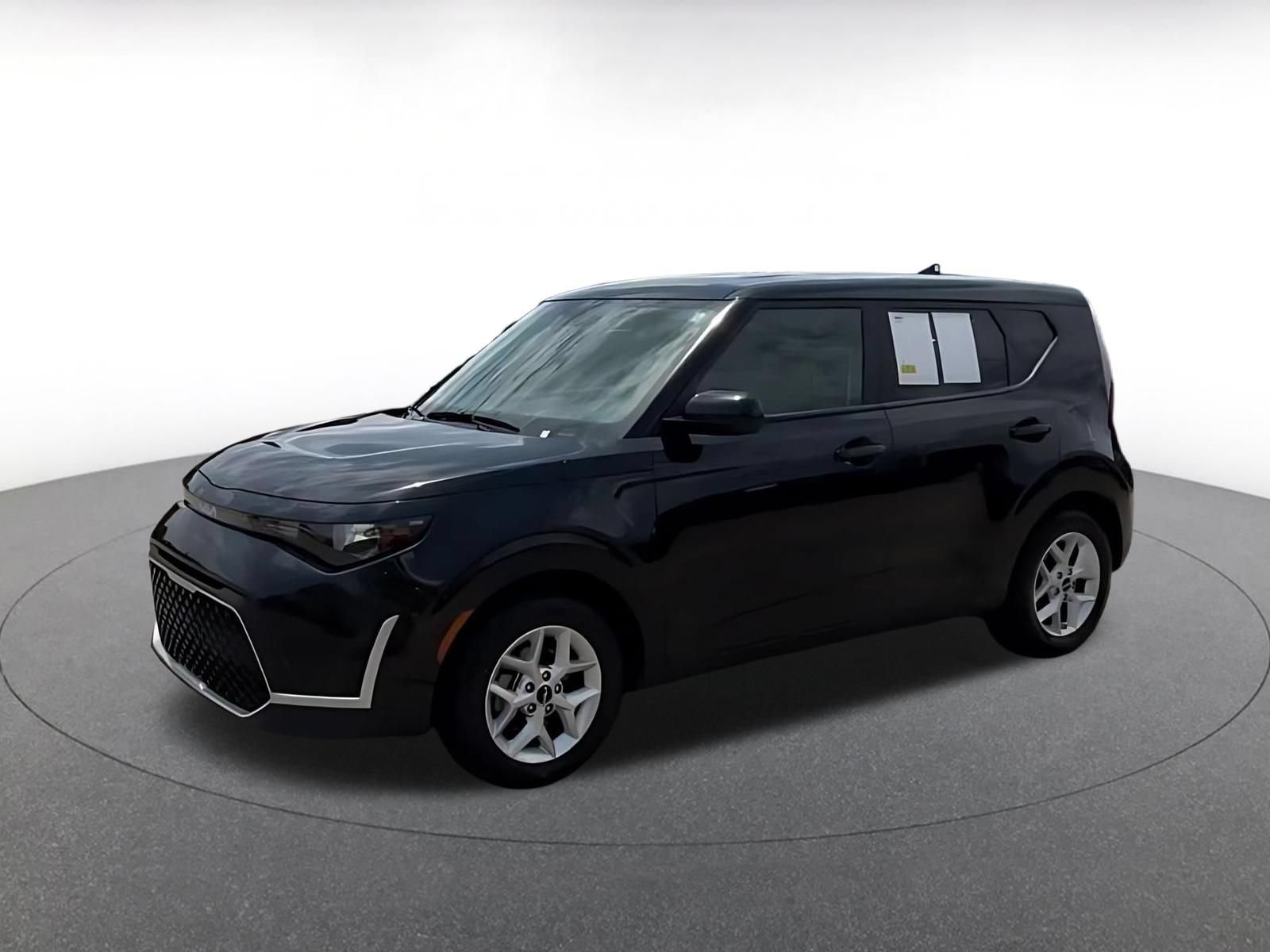 Used 2025 Kia Soul LX w/ LX Technology Package FWD image 6