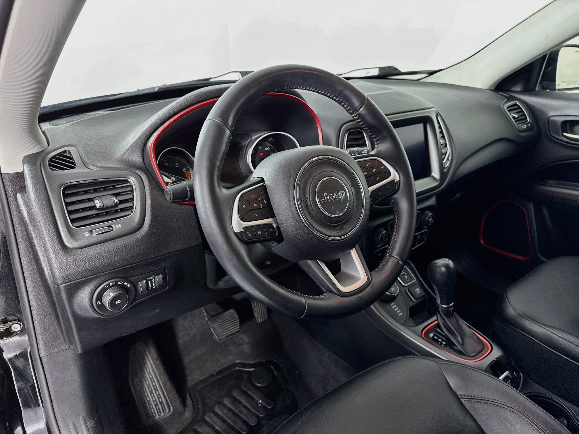 Used 2018 Jeep Compass Trailhawk w/ Leather Interior Group AWD/4WD image 9