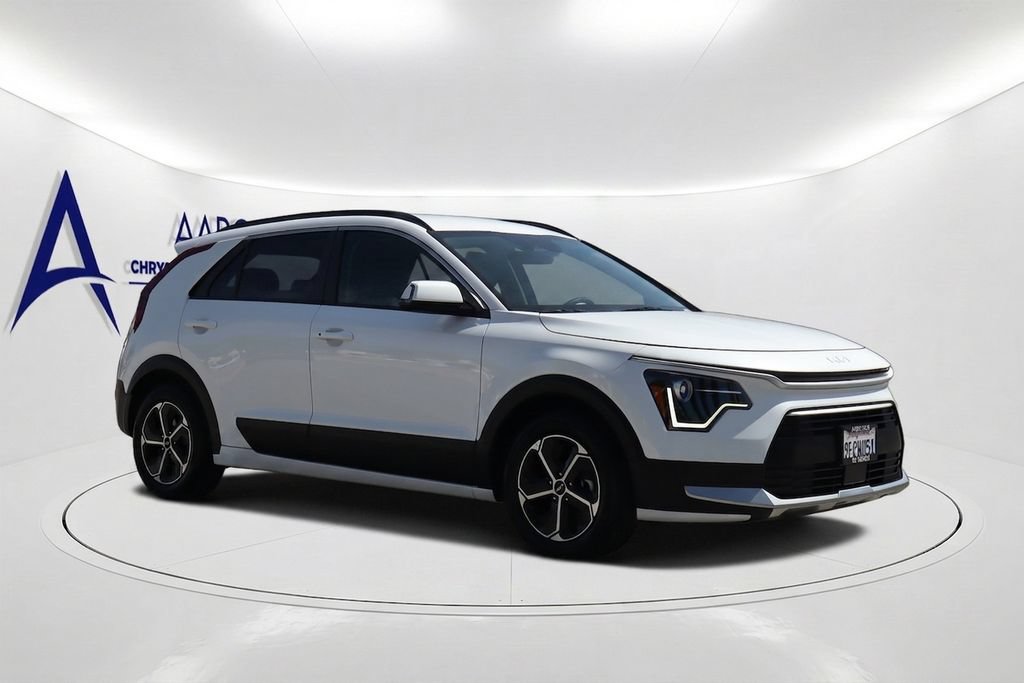 Used 2023 Kia Niro EX FWD image 3