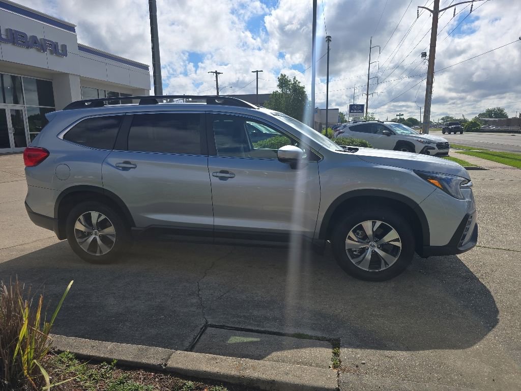 Used 2025 Subaru Ascent Premium AWD/4WD image 3