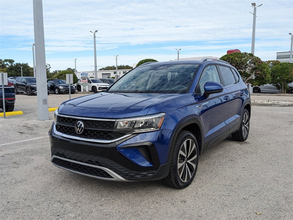 Certified 2023 Volkswagen Taos SE image 4