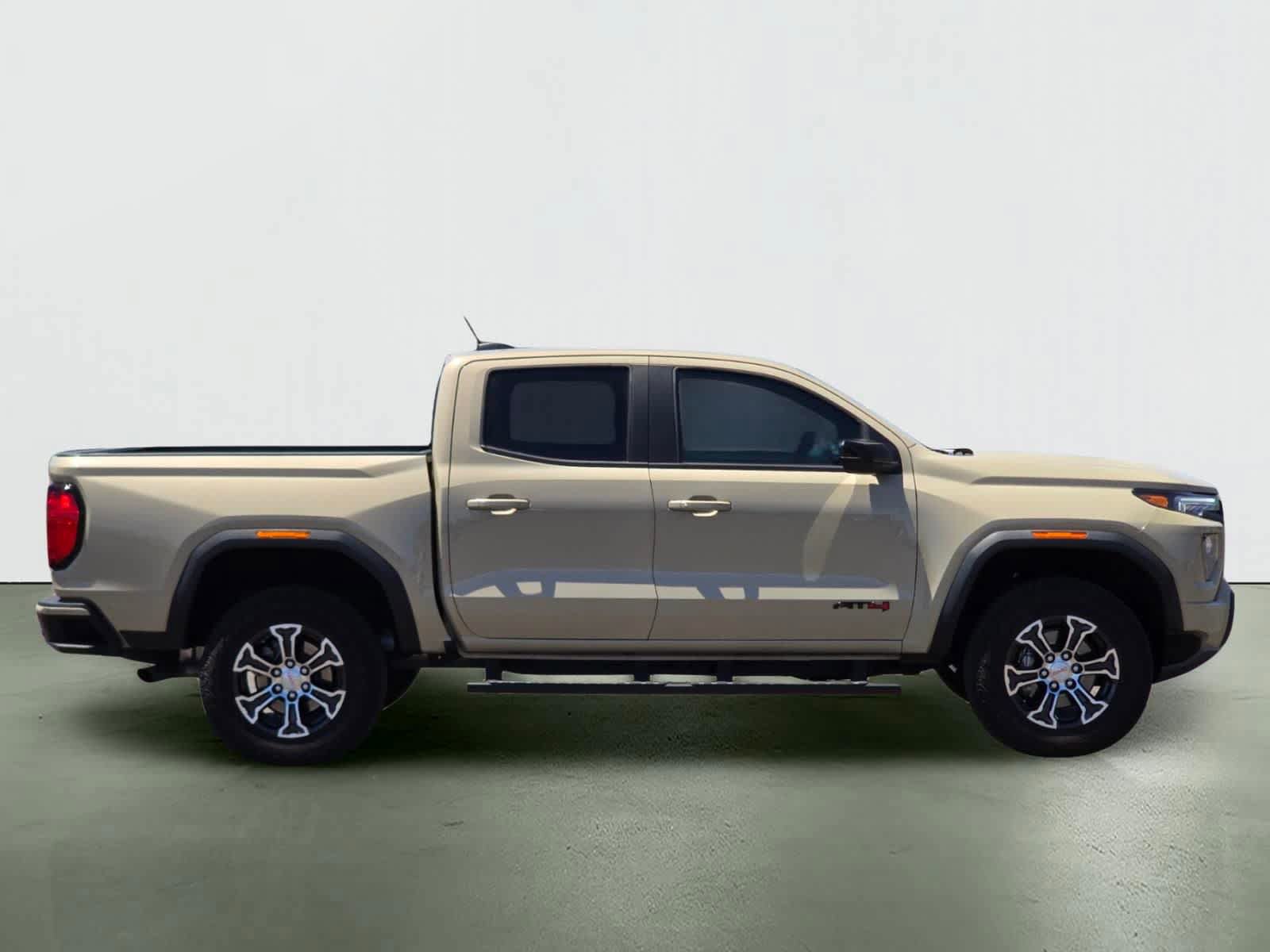 Used 2024 GMC Canyon AT4 w/ Canyon Safety Plus Package AWD/4WD image 7