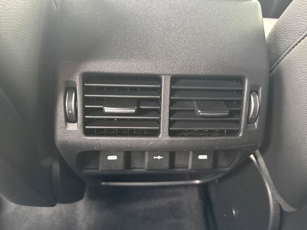 Used 2020 Land Rover Discovery Sport SE AWD/4WD image 18