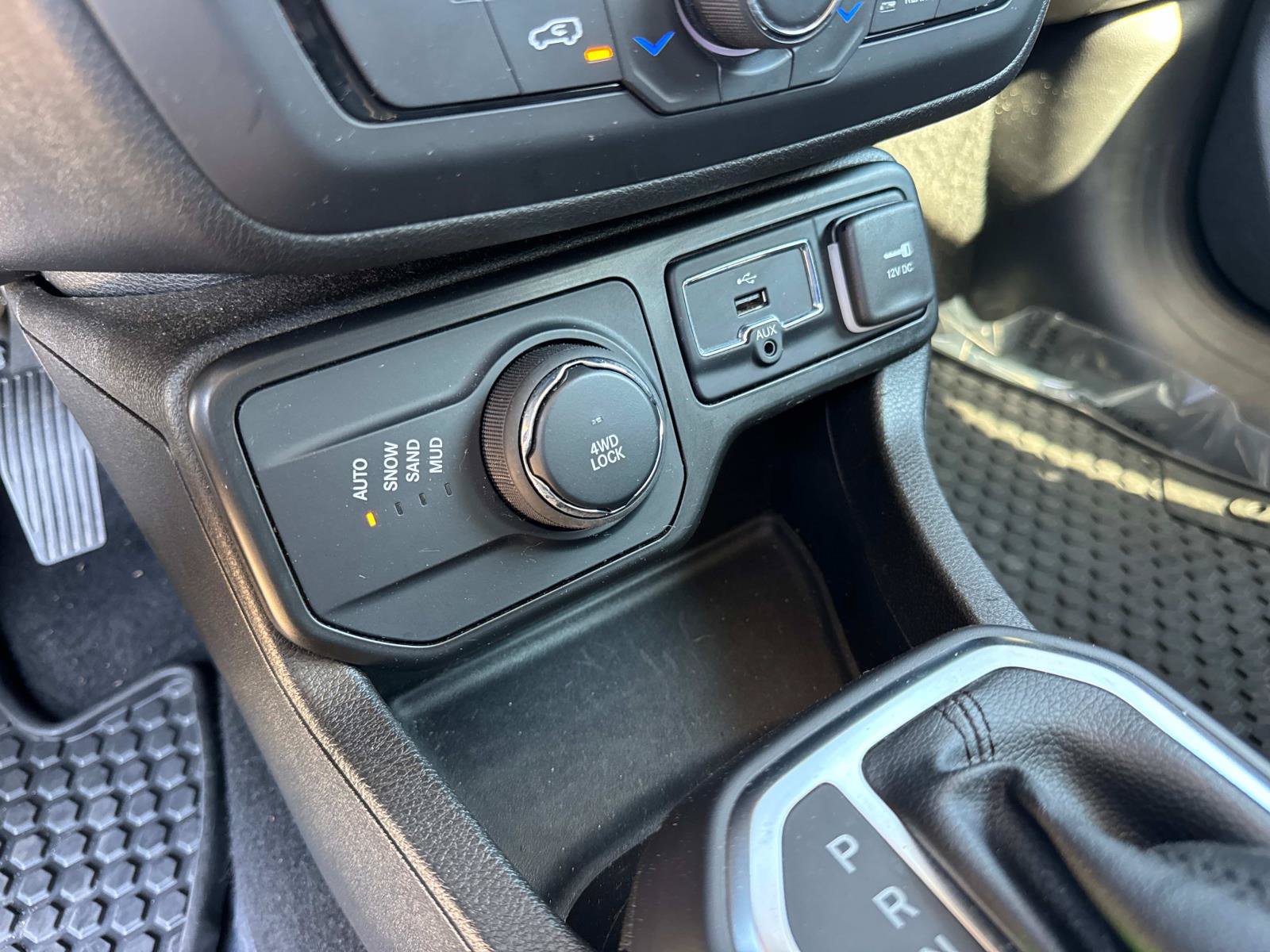 Certified 2023 Jeep Renegade Latitude AWD/4WD image 24