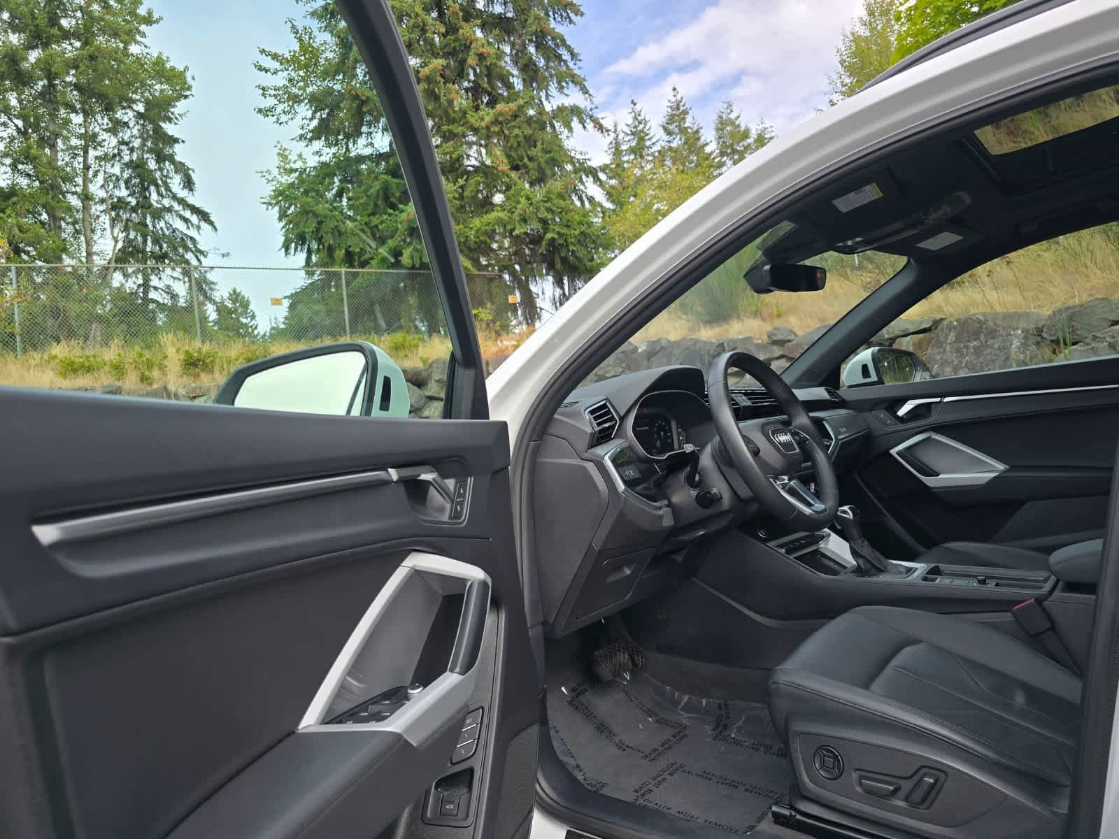 Used 2023 Audi Q3 2.0T Premium w/ Convenience Package AWD/4WD image 21