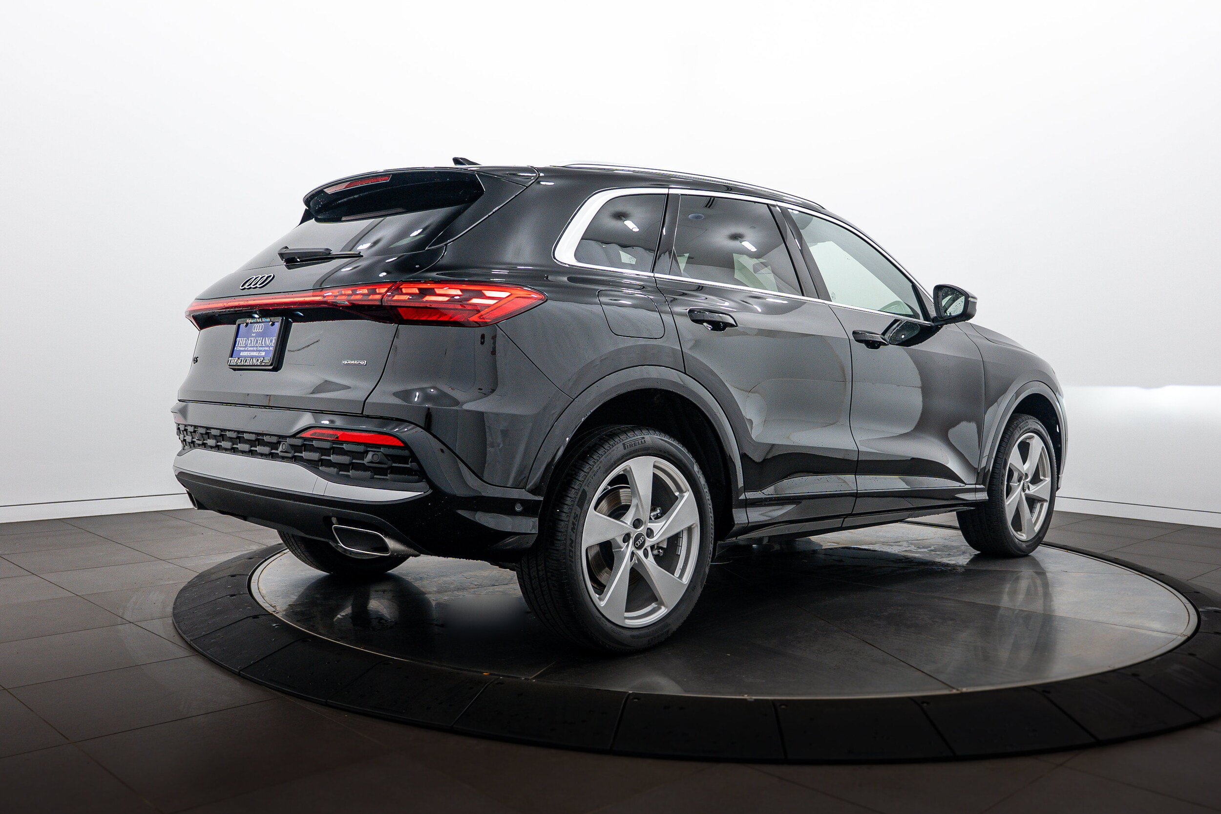 Used 2025 Audi Q5 Premium w/ Premium Plus AWD/4WD image 4