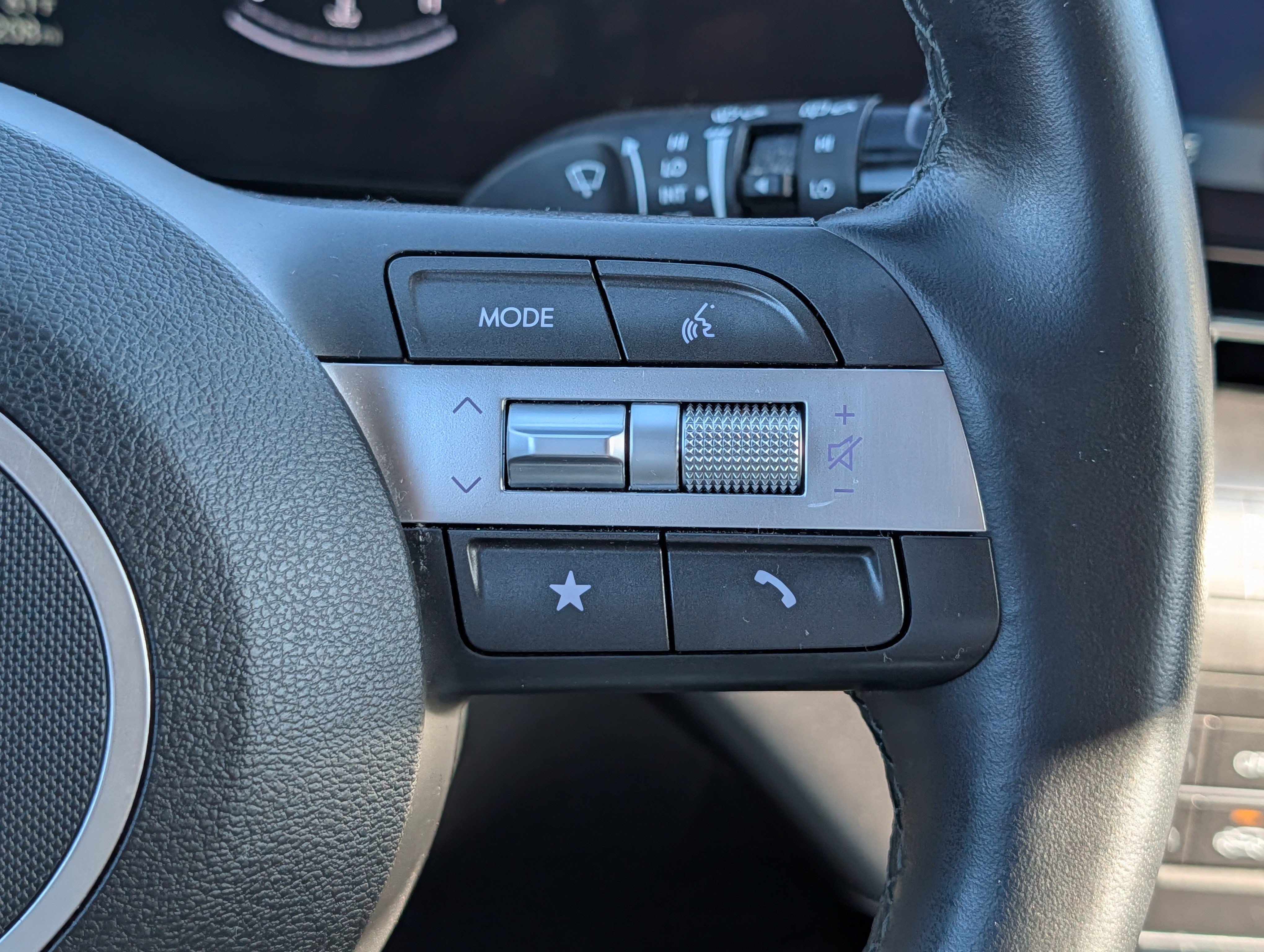 Certified 2024 Hyundai Kona SEL AWD/4WD image 29