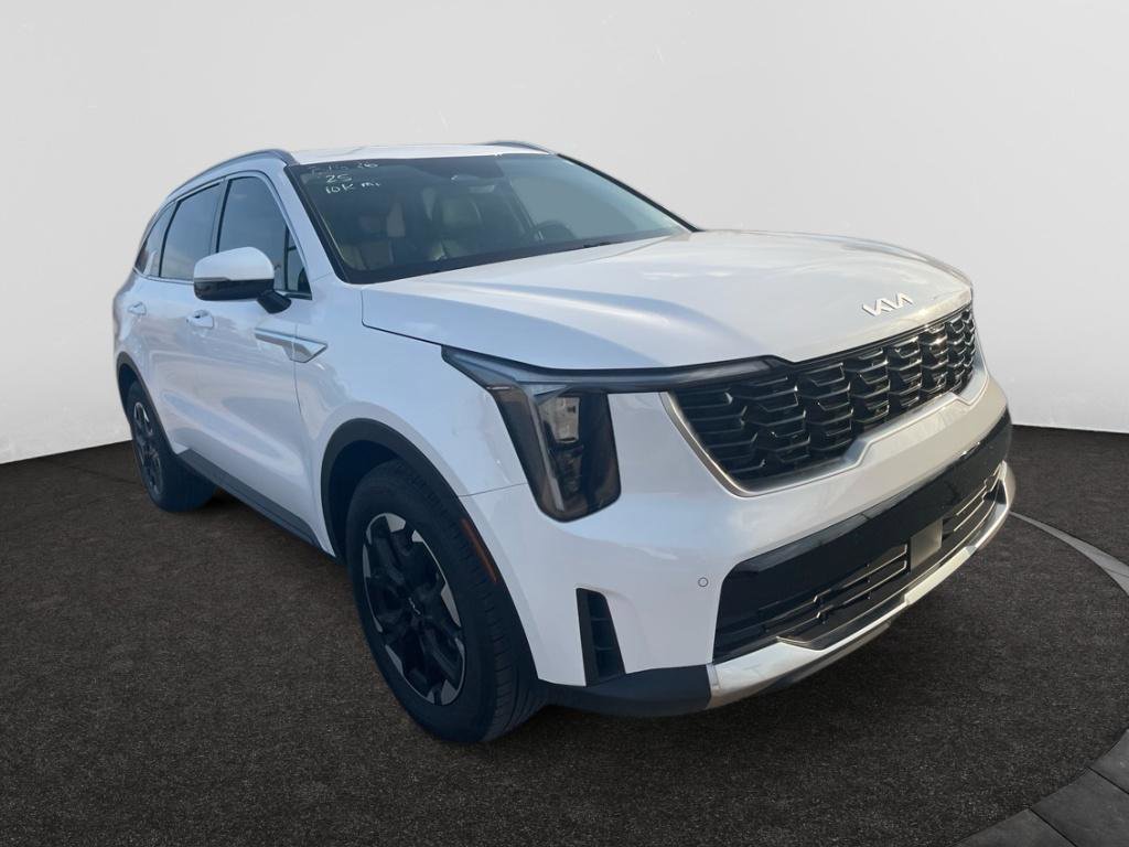 Used 2025 Kia Sorento S image 3