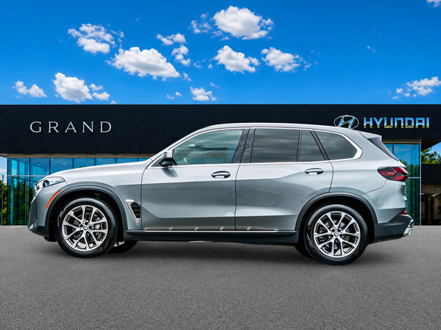 Used 2024 BMW X5 sDrive40i w/ Premium Package RWD image 3