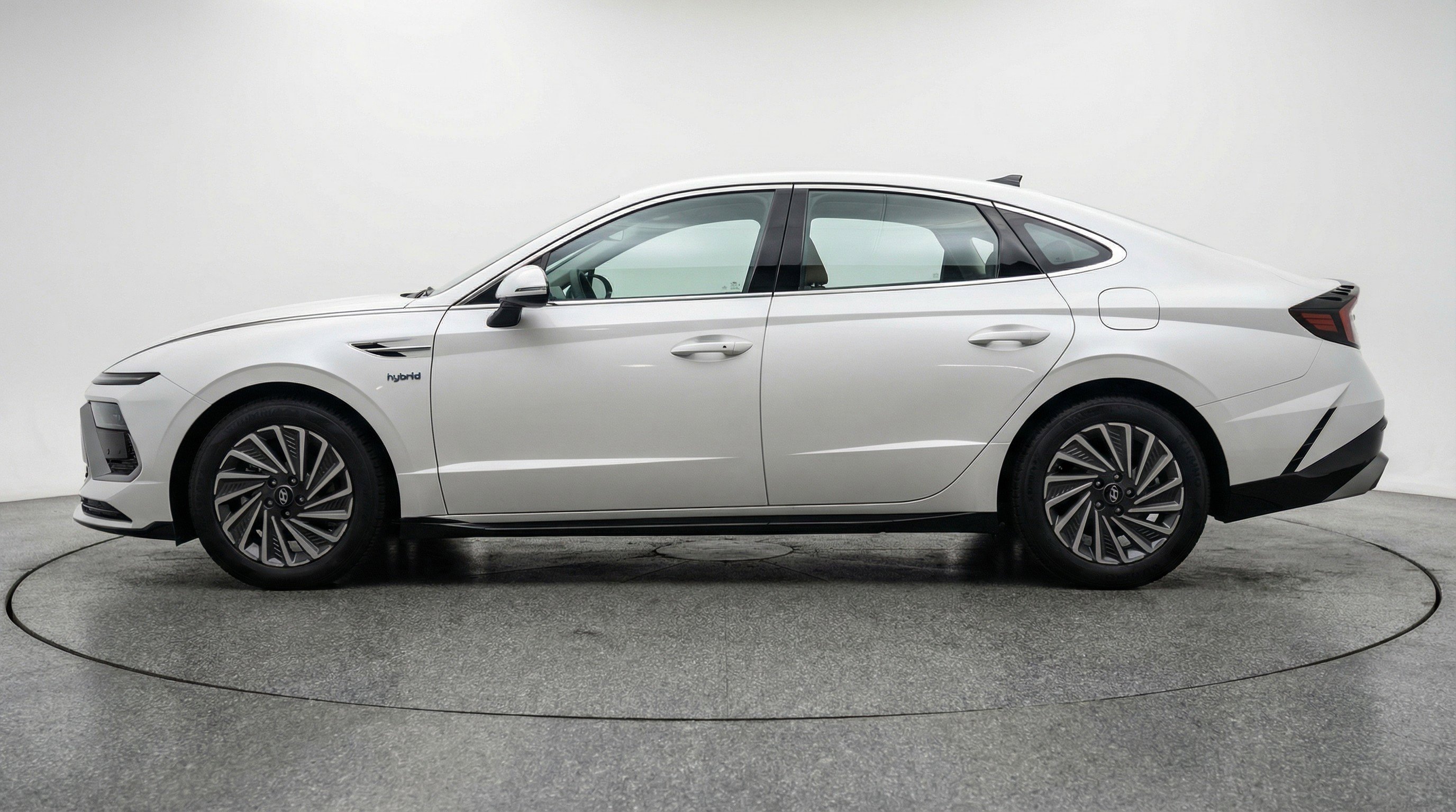 Used 2025 Hyundai Sonata SEL FWD image 5