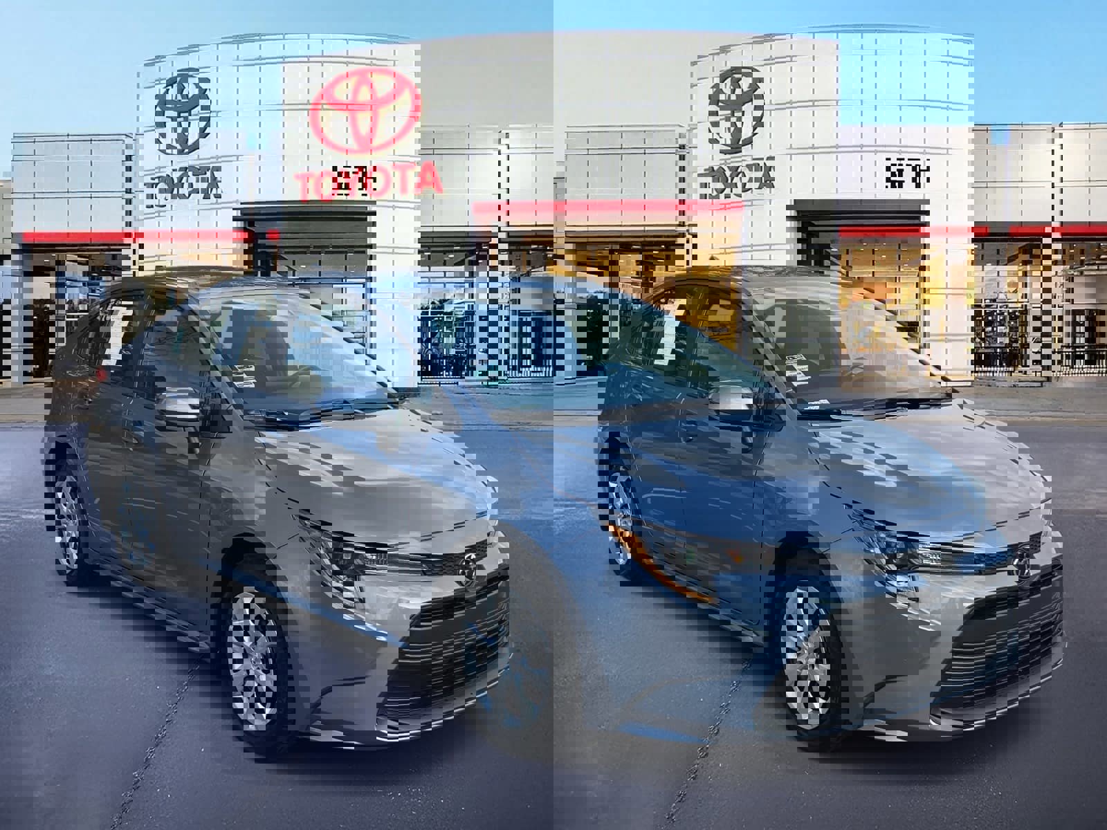 Used 2026 Toyota Corolla LE image 3