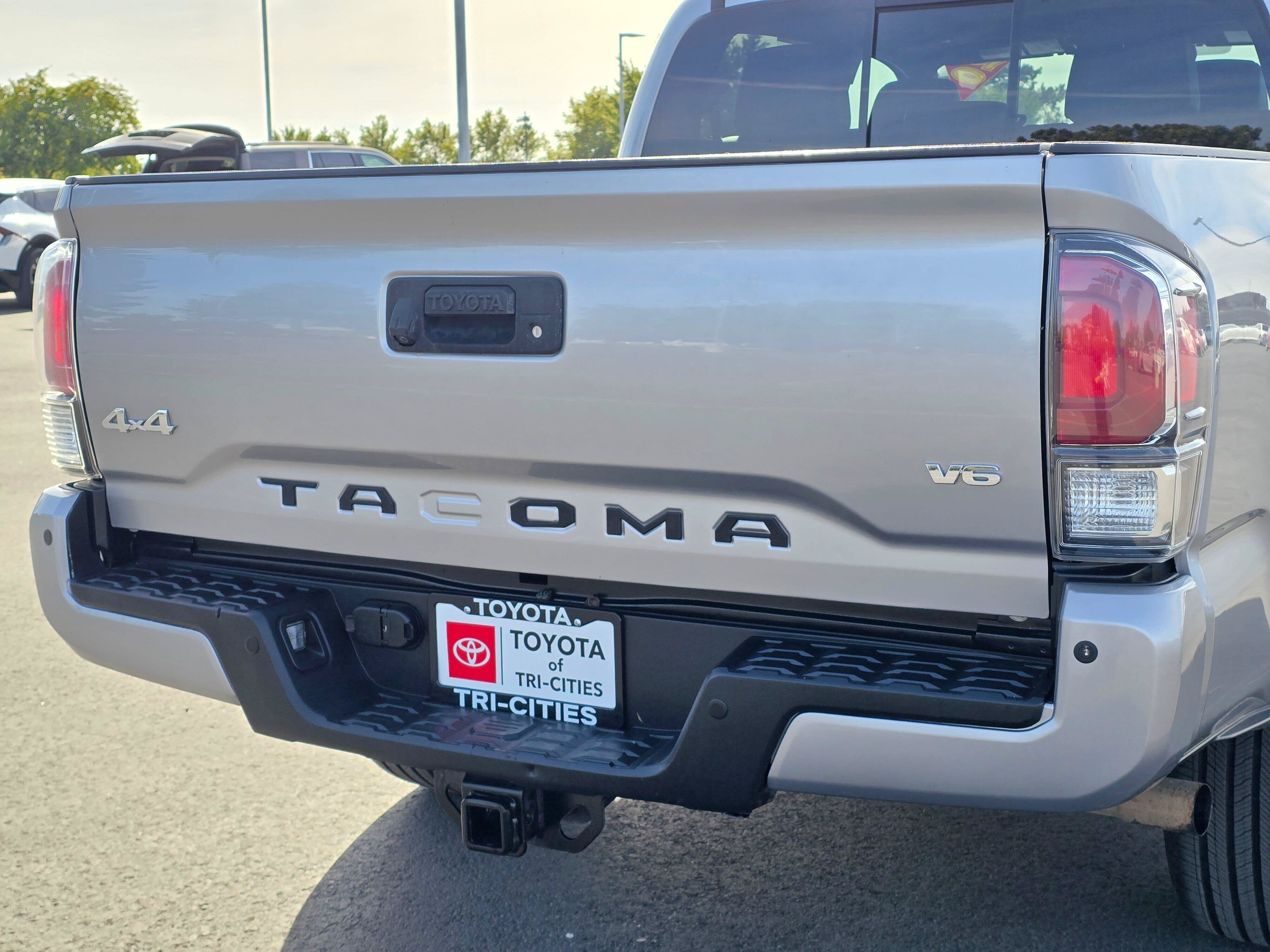 Used 2020 Toyota Tacoma Limited AWD/4WD image 14
