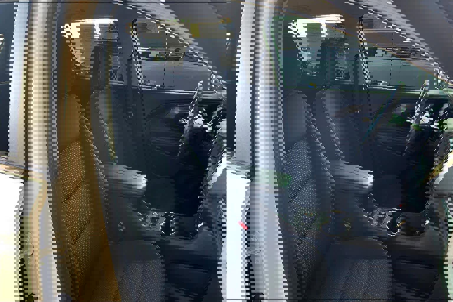 Used 2023 GMC Terrain SLE w/ Driver Convenience Package image 8