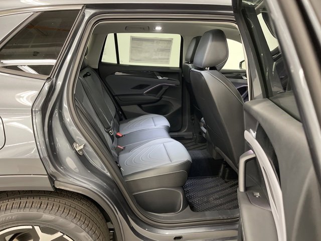 New 2025 Volkswagen Tiguan SE image 12