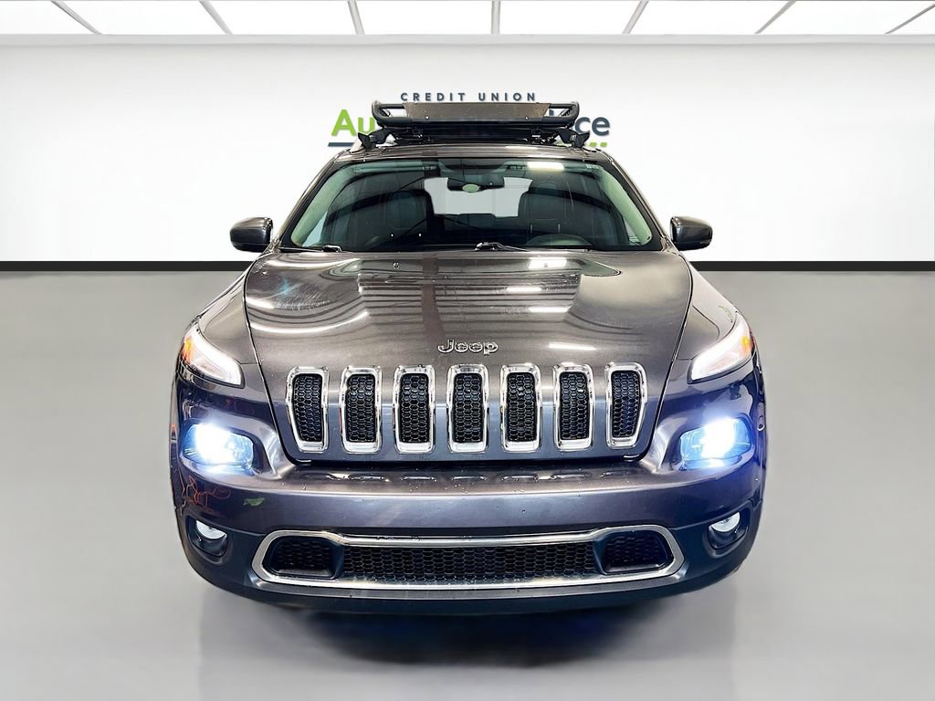 Used 2017 Jeep Cherokee Limited w/ Luxury Group AWD/4WD image 2