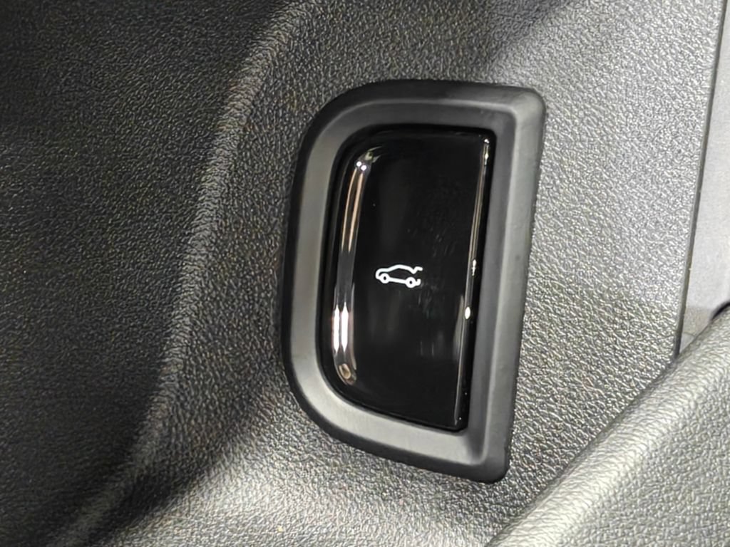 Used 2024 Cadillac Lyriq Tech RWD image 55