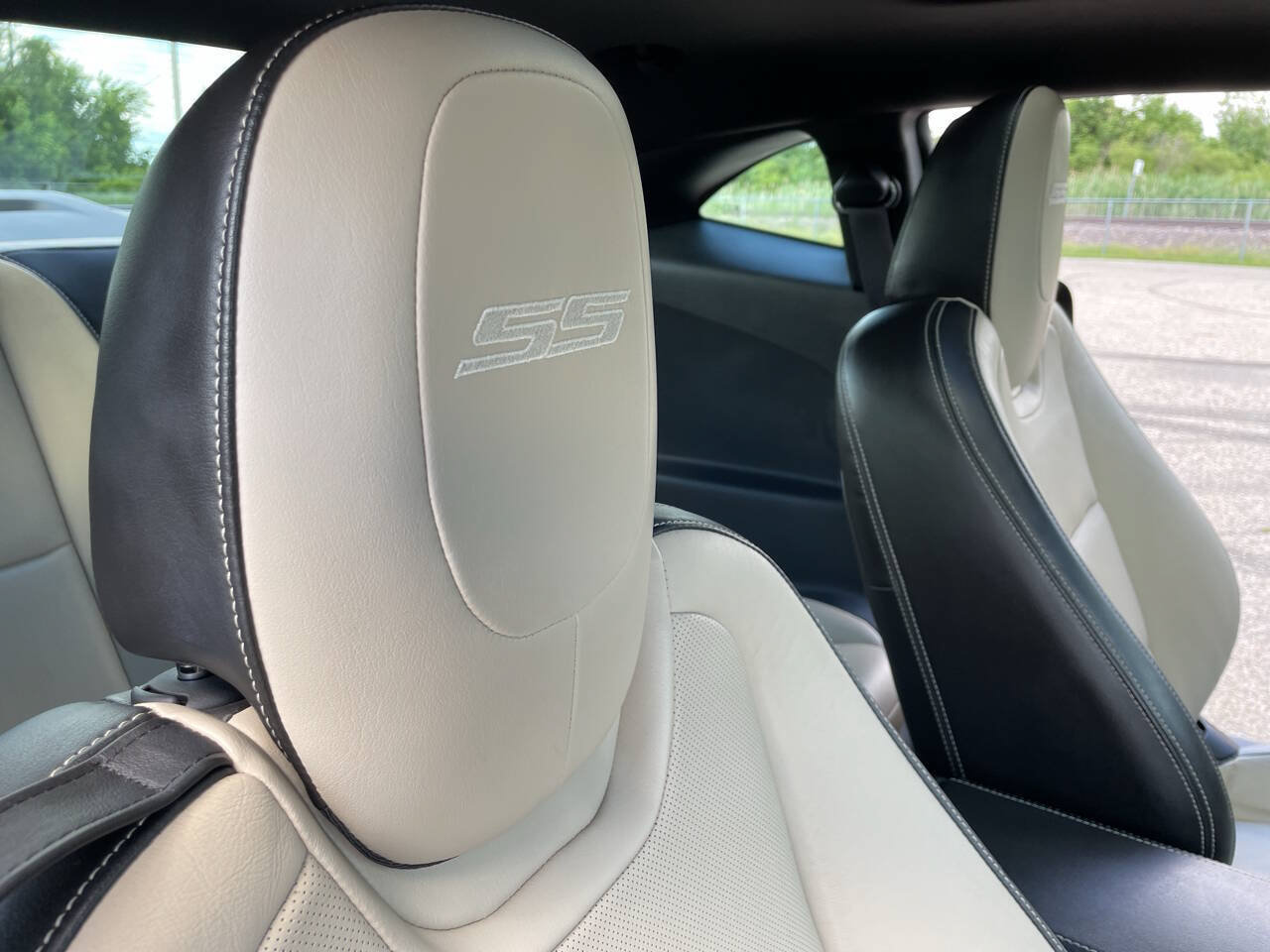 Used 2010 Chevrolet Camaro SS w/ LPO, Ground Effects Package RWD image 97