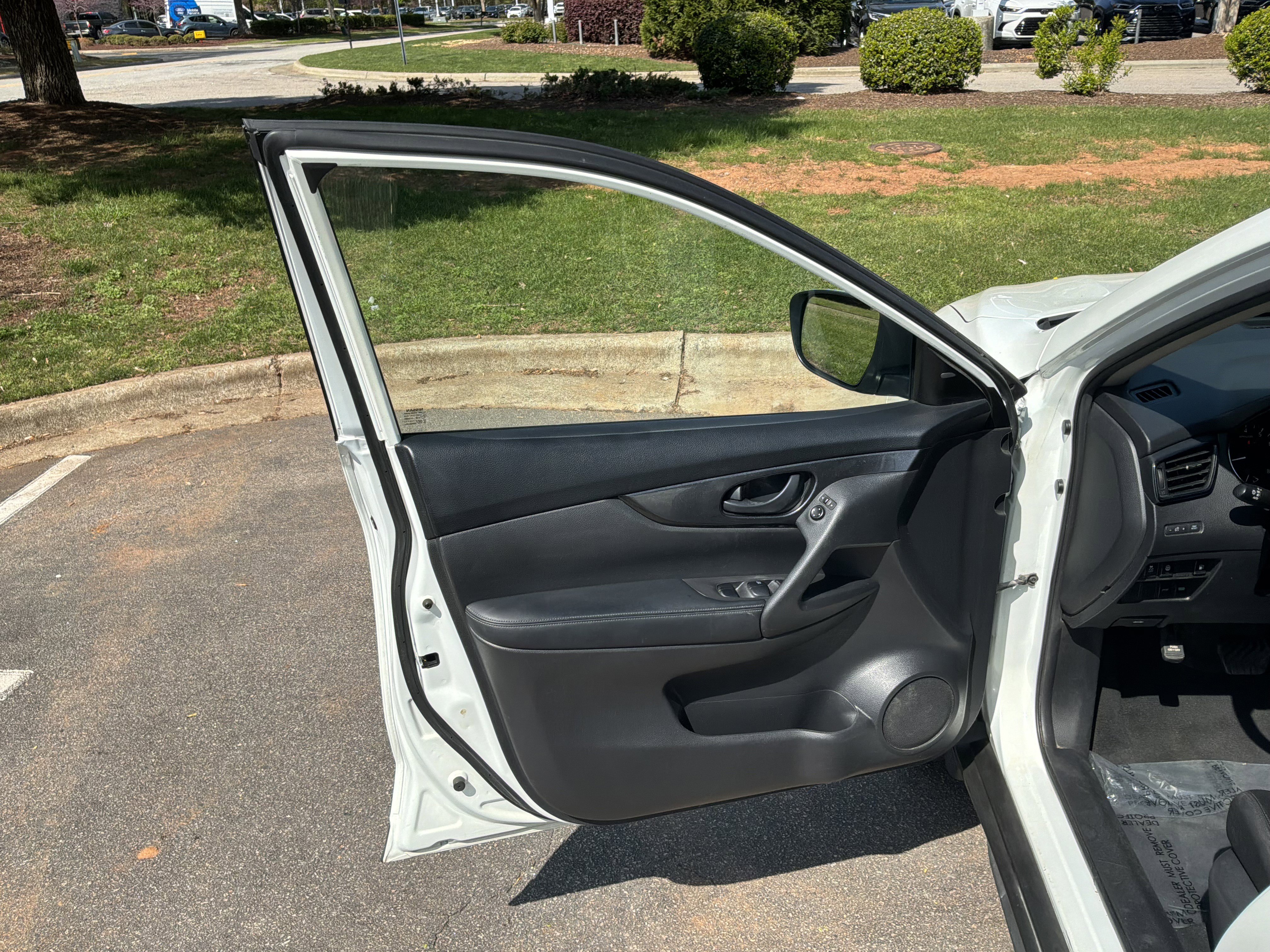 Used 2019 Nissan Rogue S image 21