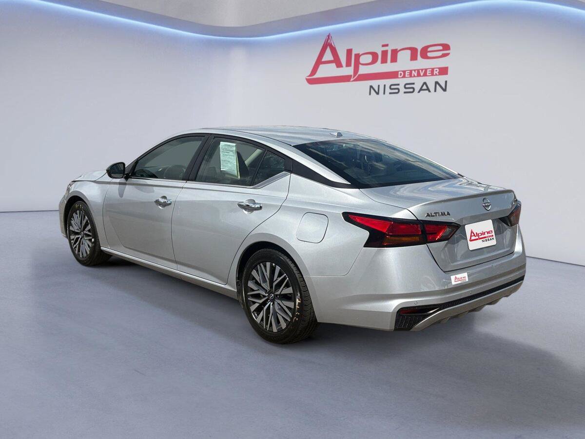 Used 2024 Nissan Altima 2.5 SV FWD image 3