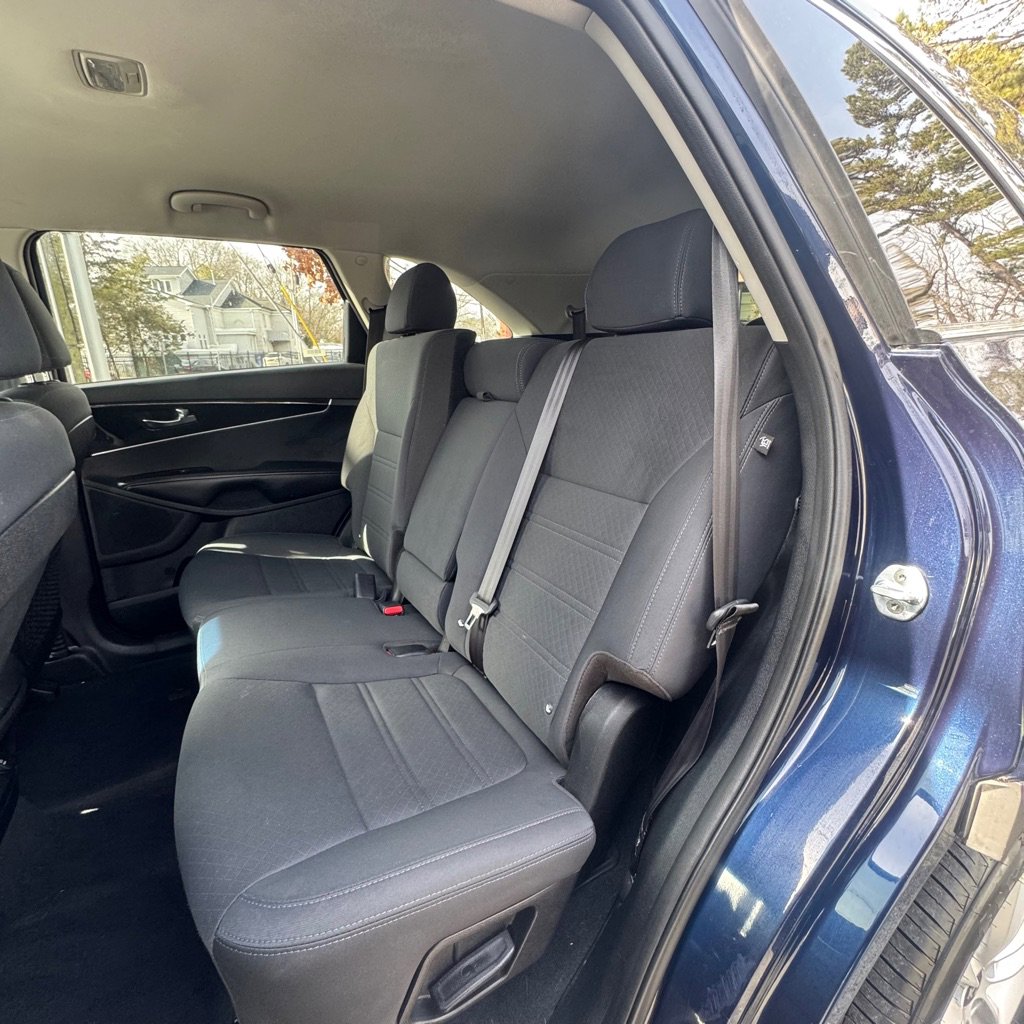 Used 2019 Kia Sorento LX image 11