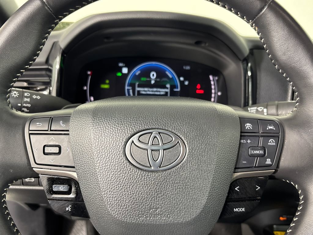 Used 2025 Toyota Camry SE w/ Convenience Package FWD image 14