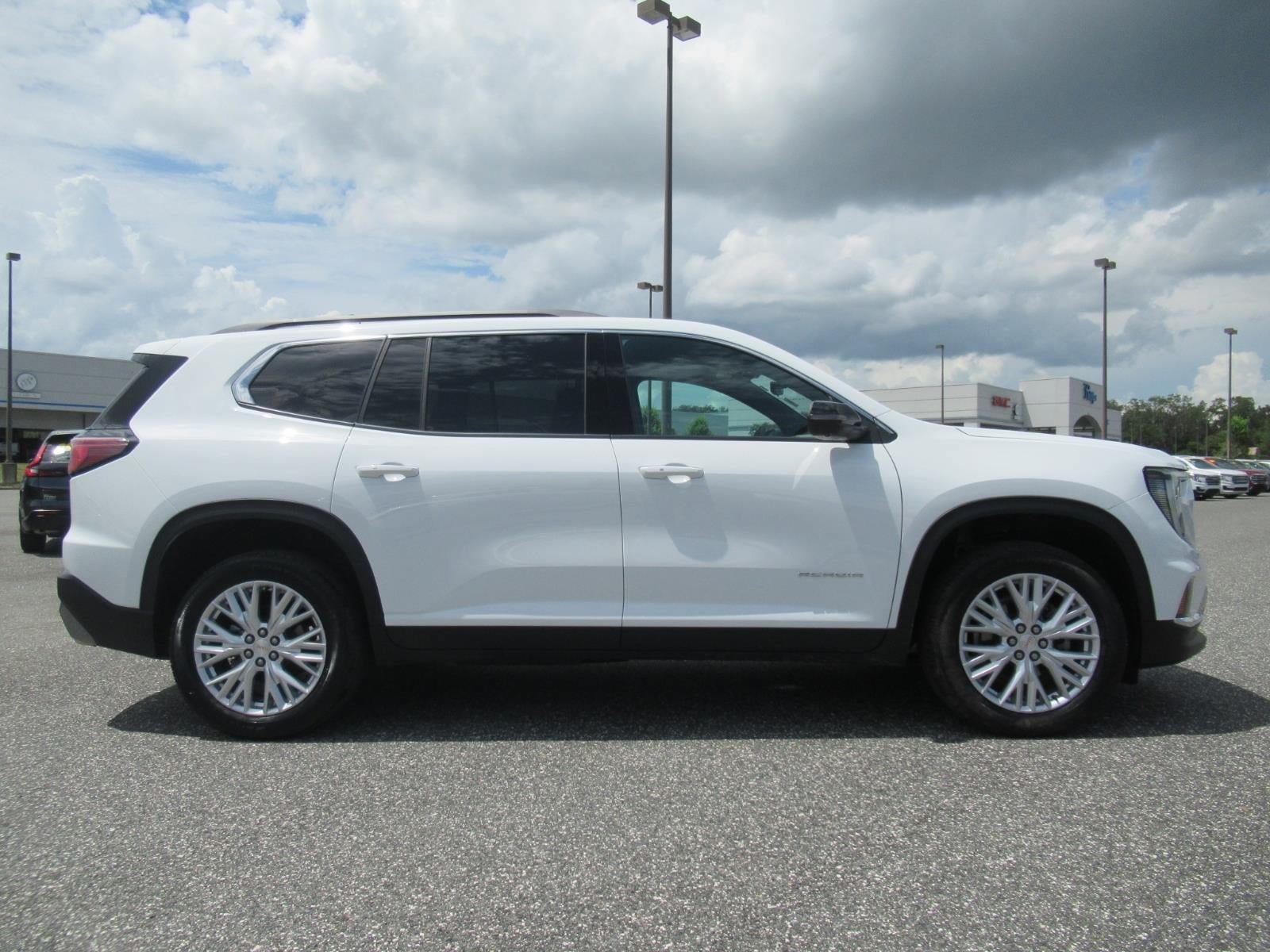 Used 2026 GMC Acadia Elevation w/ Elevation Premium Package FWD image 2