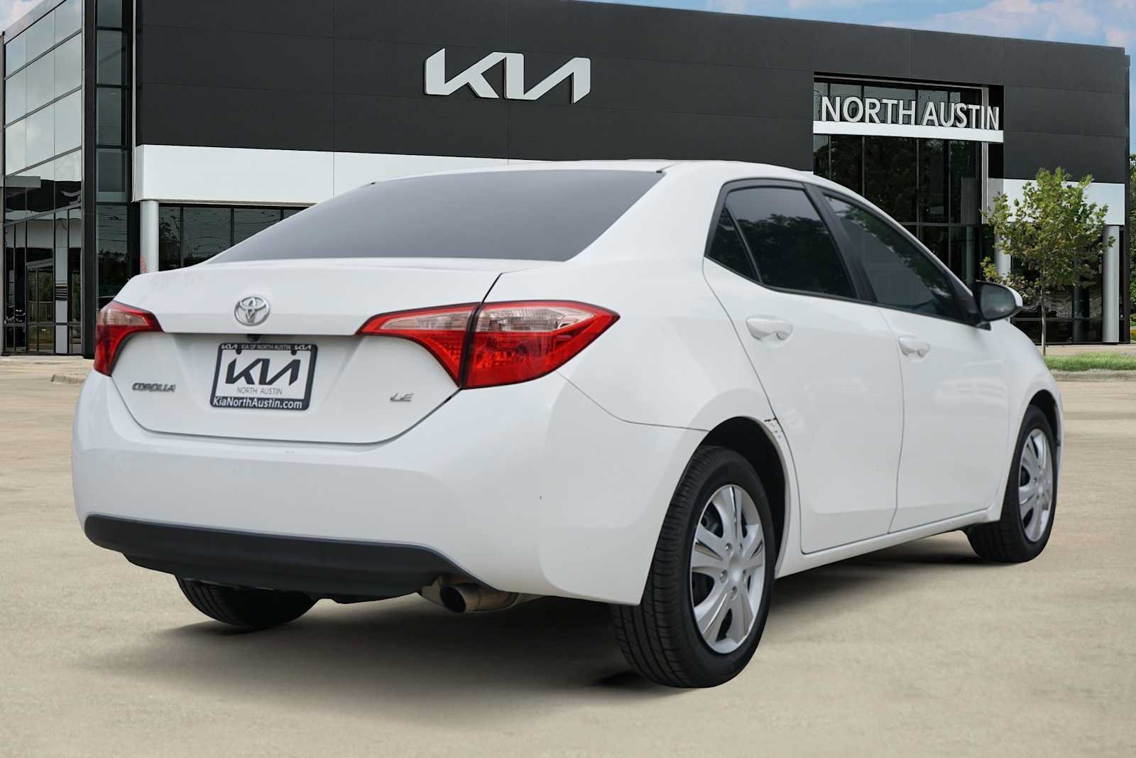 Used 2017 Toyota Corolla LE FWD image 5