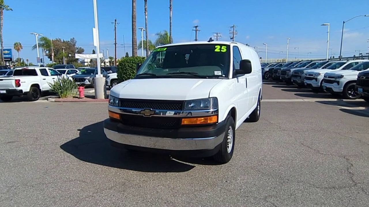 Used 2025 Chevrolet Express 2500 w/ Driver Convenience Package RWD image 3