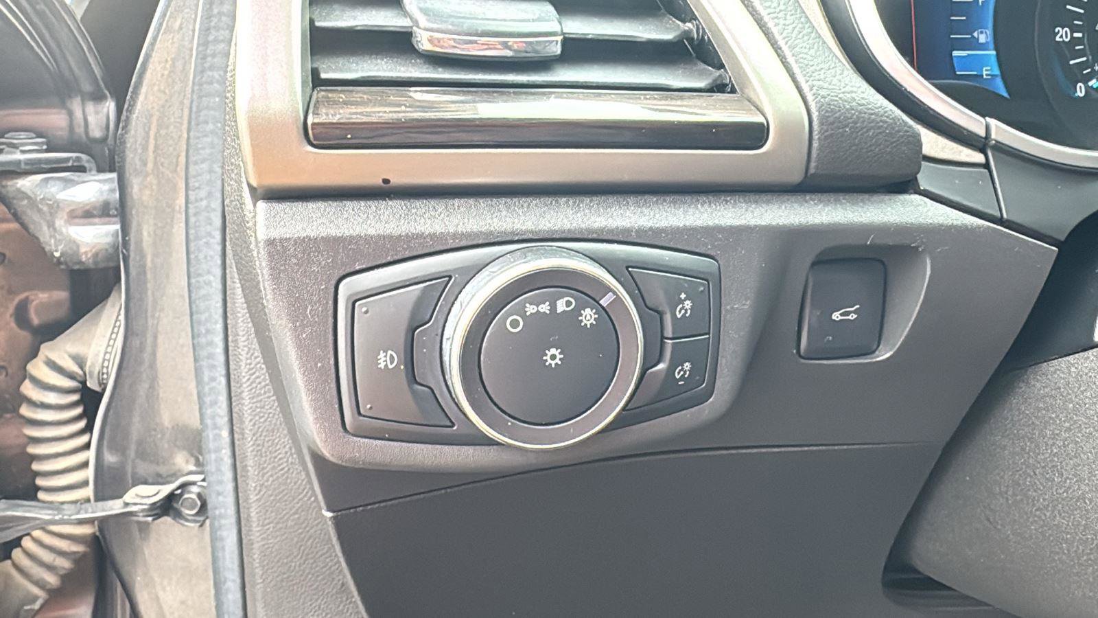 Used 2015 Ford Fusion SE w/ Equipment Group 202A image 9