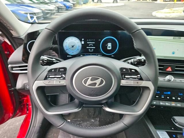 Used 2025 Hyundai Elantra SEL FWD image 13