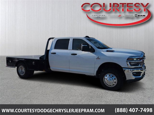 New 2025 RAM 3500 Tradesman w/ Chrome Appearance Group