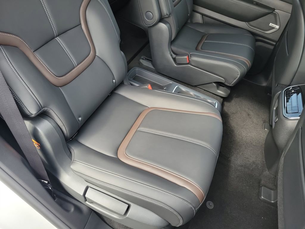 New 2026 Nissan Armada SL w/ Captain's Chari Seat Package image 18