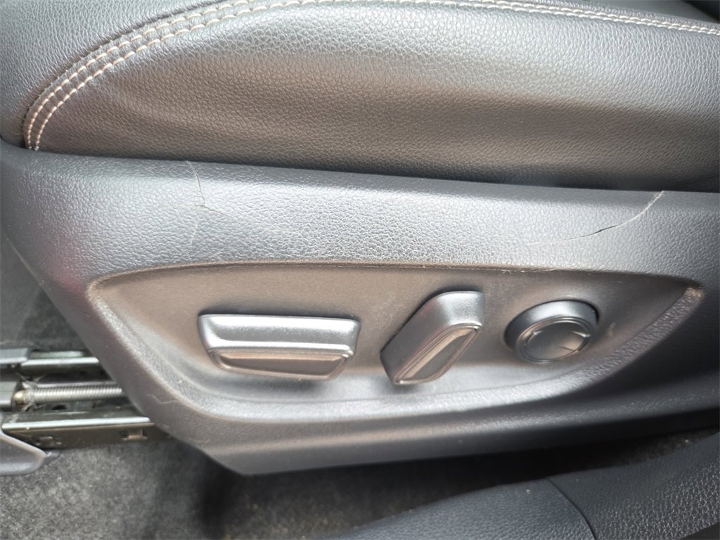 Used 2022 Toyota Corolla Cross XLE image 14