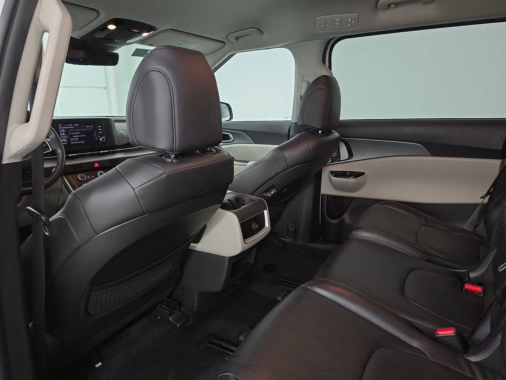 Used 2022 Kia Carnival LX FWD image 25