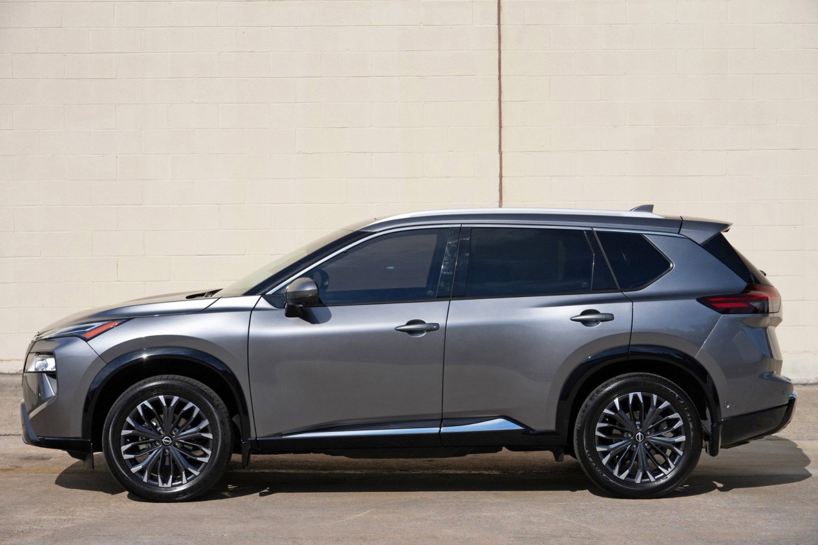 Used 2024 Nissan Rogue Platinum w/ Platinum Premium Package AWD/4WD image 46