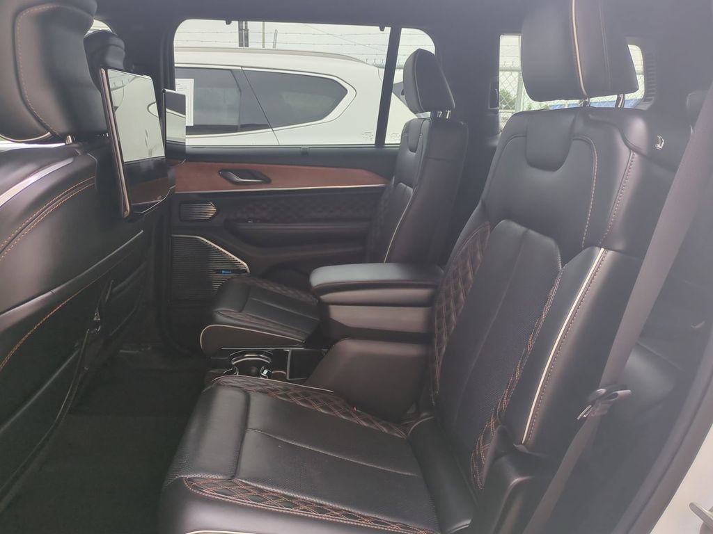 Used 2024 Jeep Grand Cherokee L Summit AWD/4WD image 17