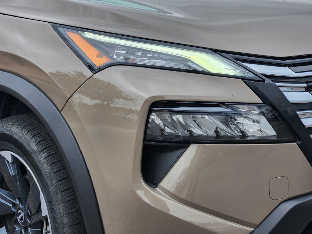 Used 2025 Nissan Rogue SV AWD/4WD image 28