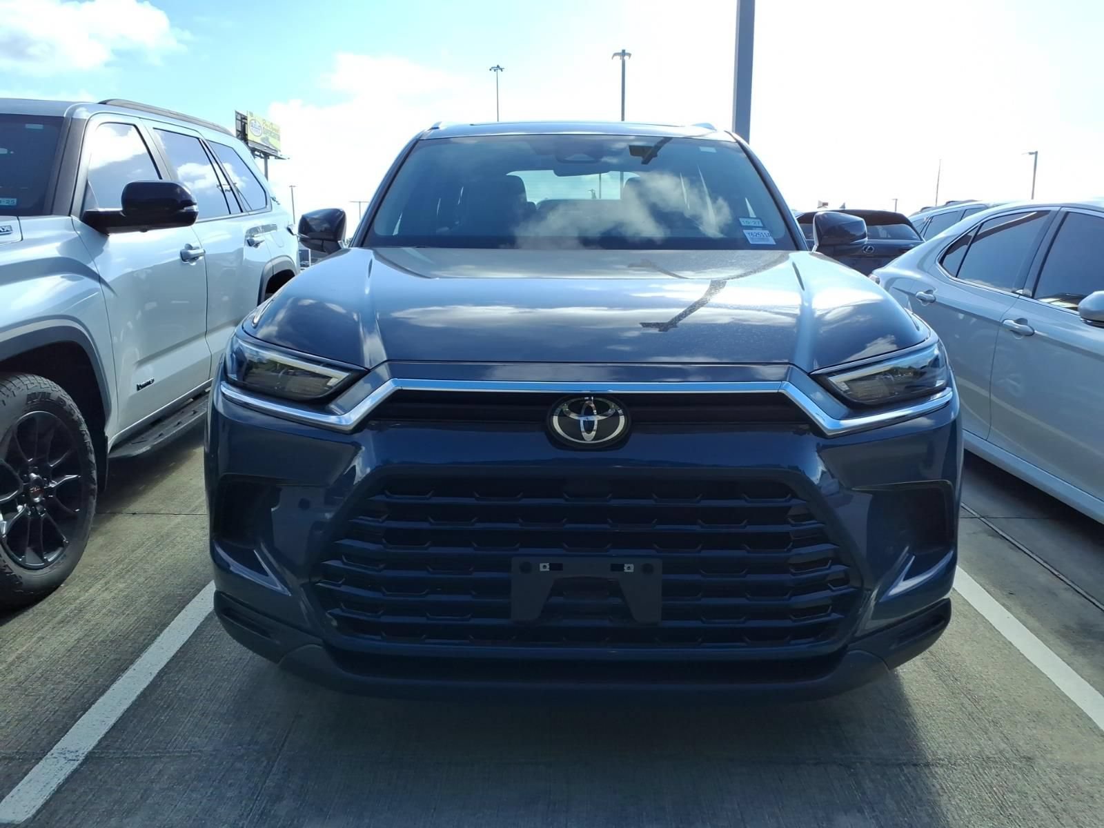 Used 2025 Toyota Grand Highlander AWD image 3
