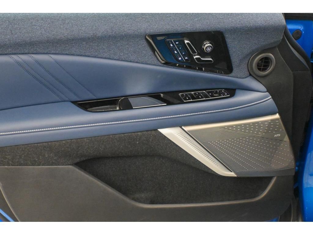 New 2026 Cadillac Optiq Luxury 2 image 16