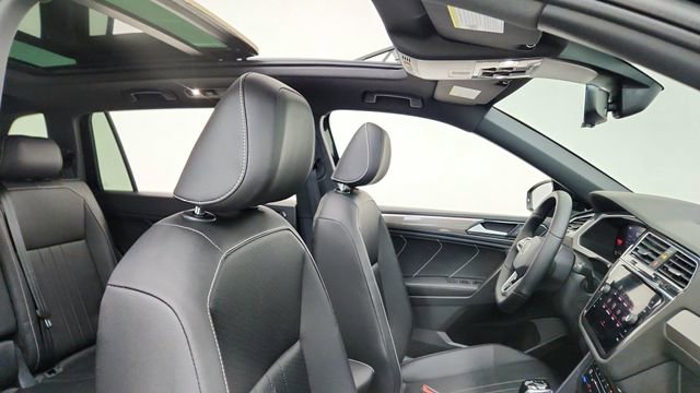 Used 2022 Volkswagen Tiguan SE R-Line image 21