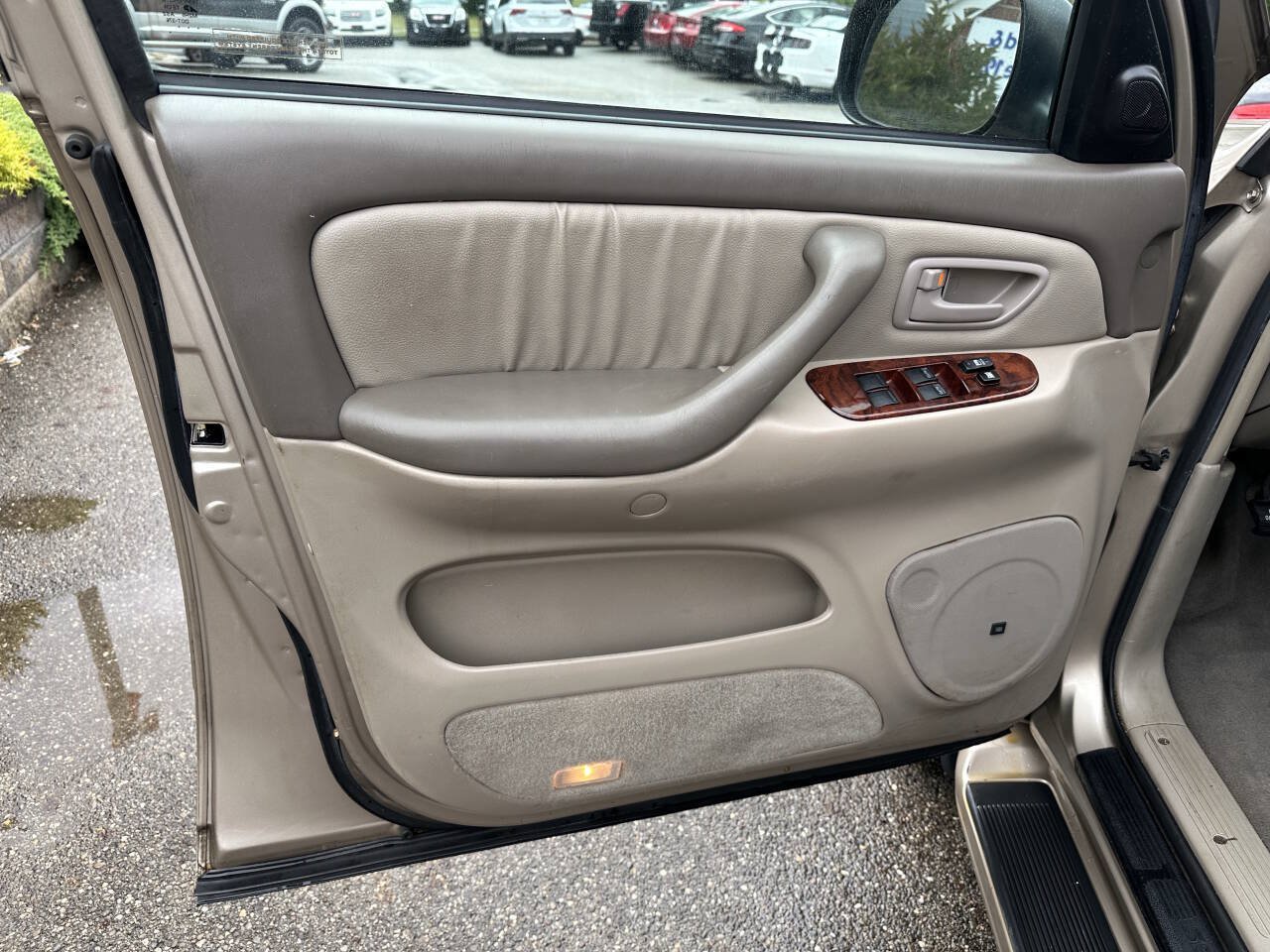 Used 2007 Toyota Sequoia Limited w/ Luxury Pkg AWD/4WD image 15