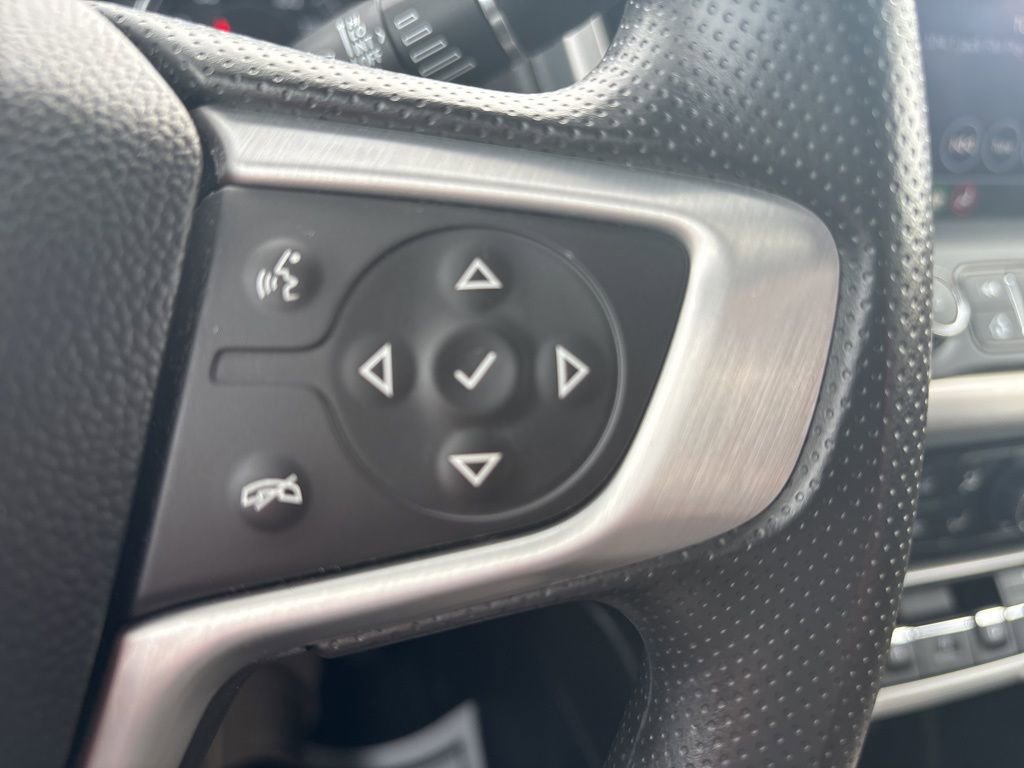 Used 2023 GMC Acadia SLE image 17