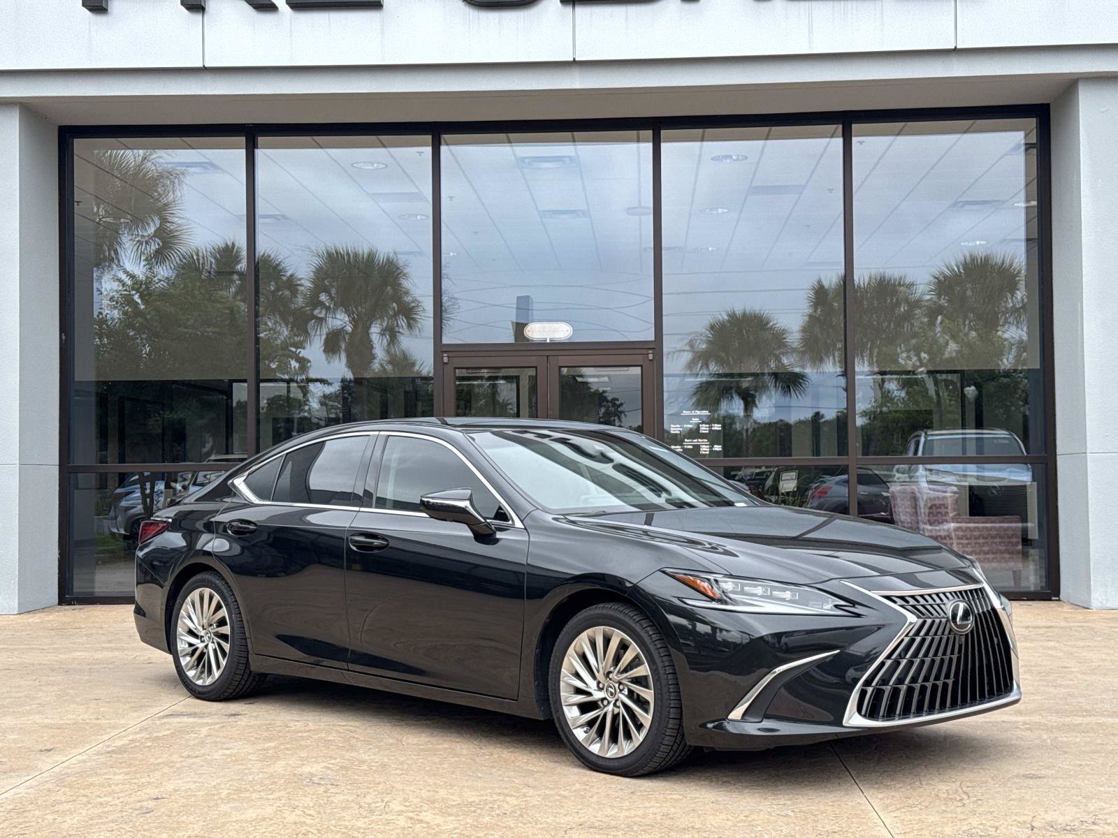 Certified 2022 Lexus ES 350 Ultra Luxury w/ Accessory Package 2 FWD image 32