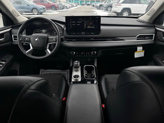Used 2025 Mitsubishi Outlander Trail Edition image 23