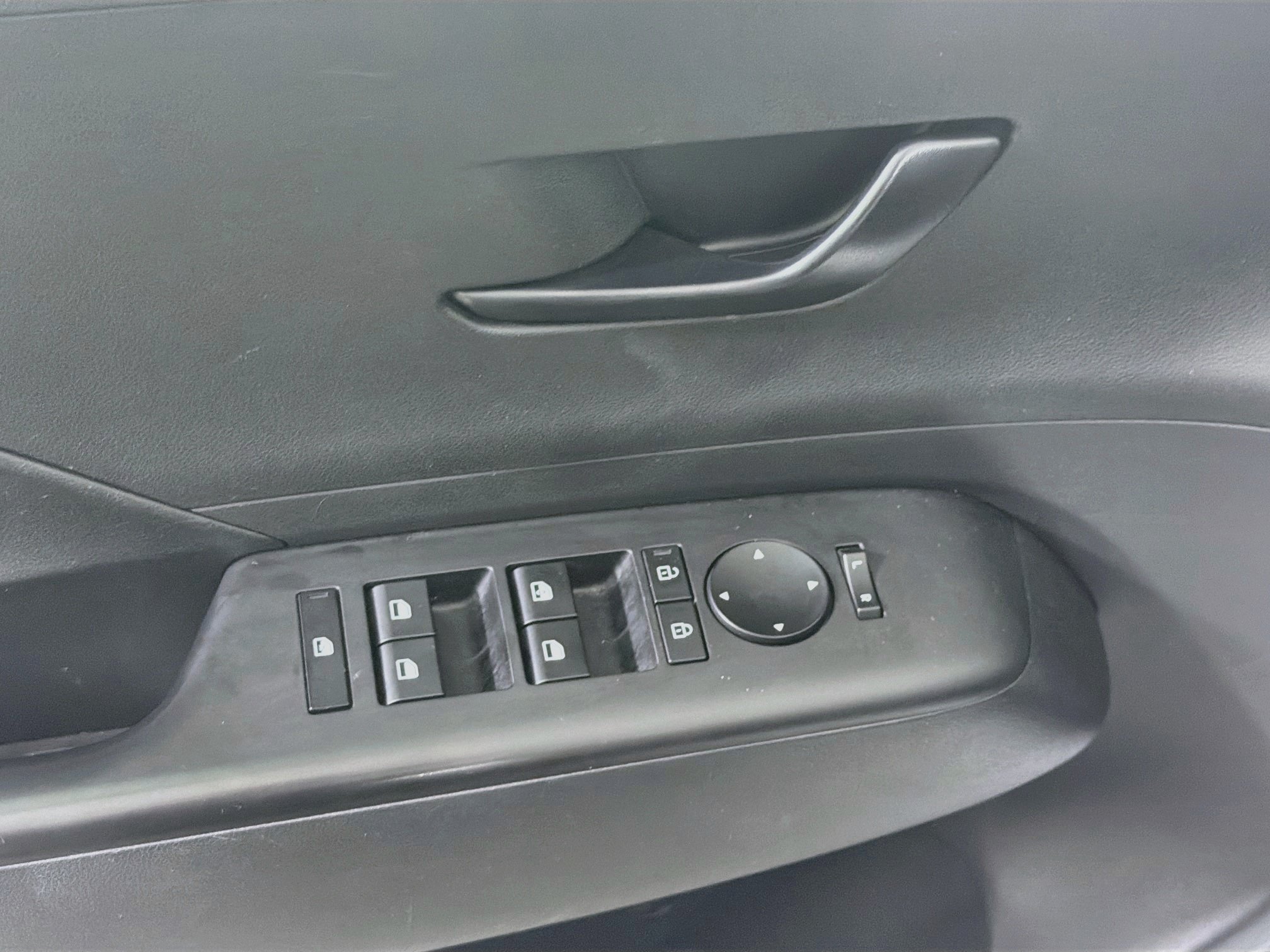 Used 2025 Hyundai Kona SEL FWD image 15
