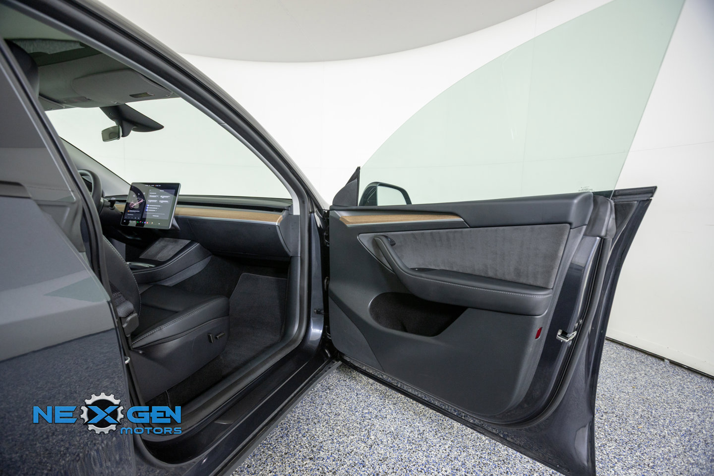 Used 2025 Tesla Model Y Performance AWD/4WD image 40