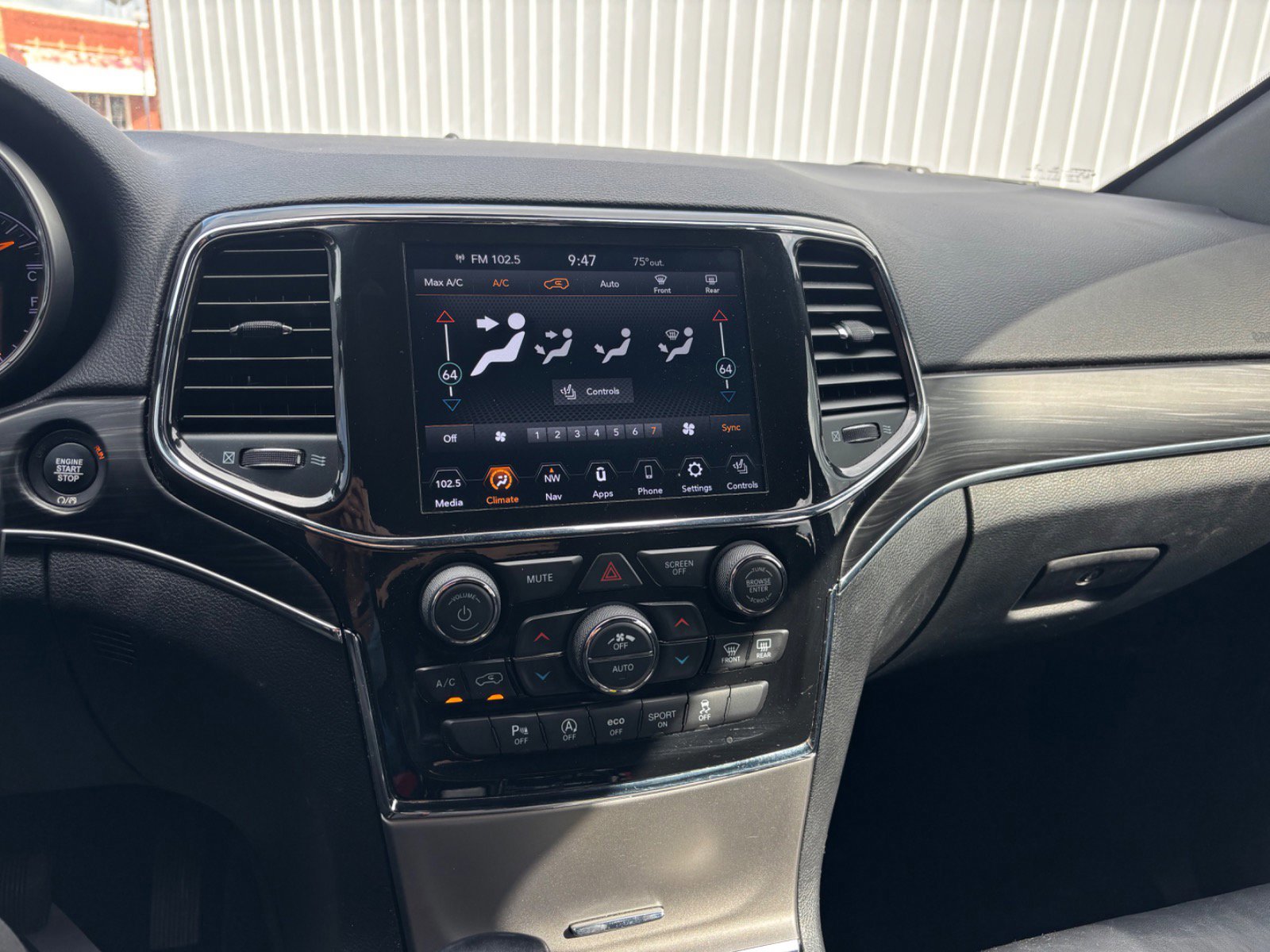 Used 2022 Jeep Grand Cherokee Limited image 31