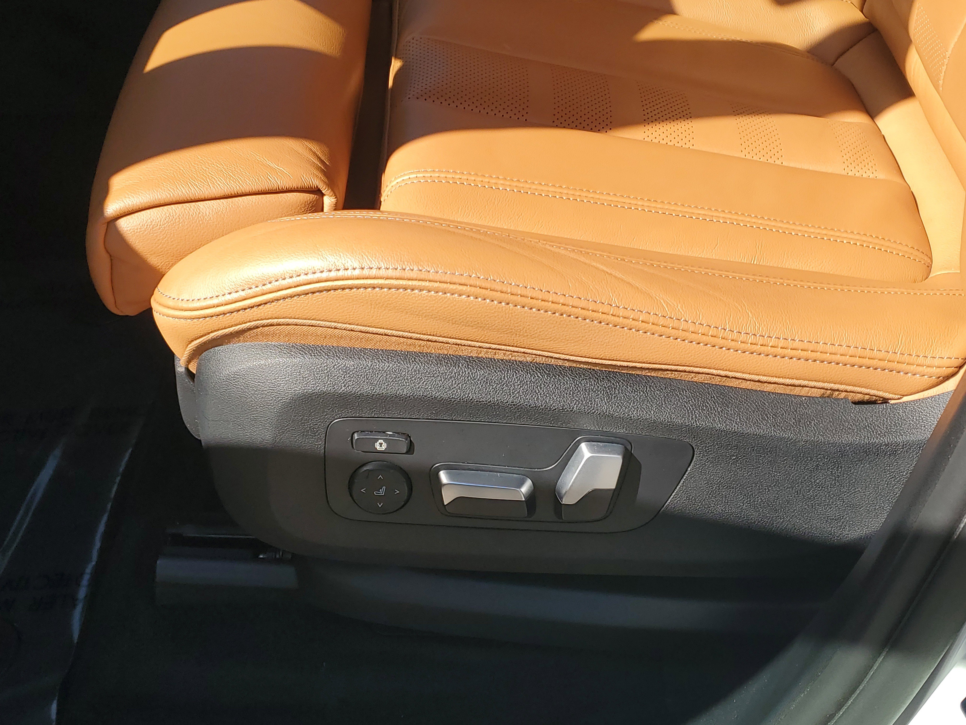 Used 2020 BMW X5 xDrive40i w/ M Sport Package image 9