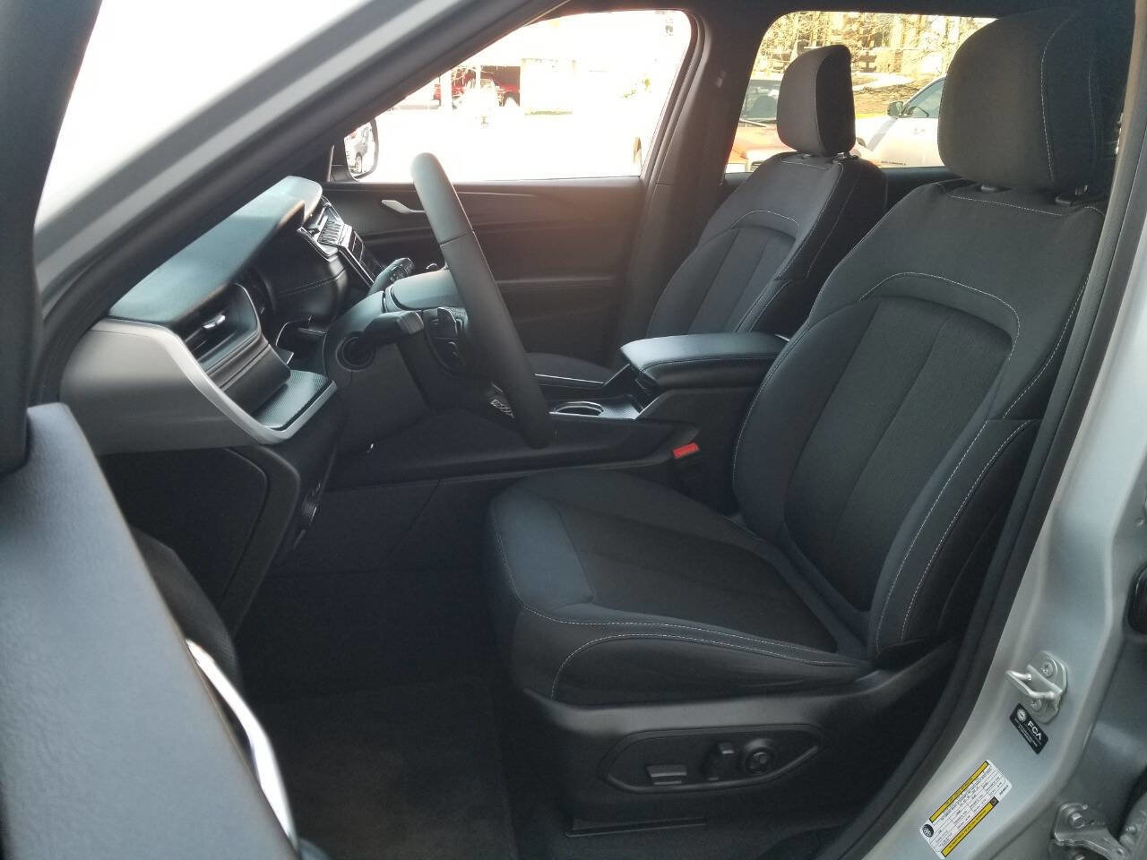 Certified 2024 Jeep Grand Cherokee L Laredo w/ Luxury Tech Group I AWD/4WD image 10